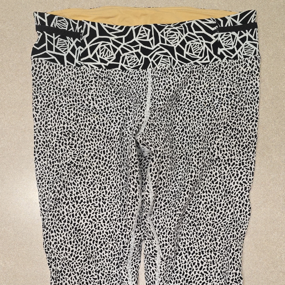 Cheating Ex GF Sale LULULEMON 10 LEGGINGS